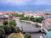 Blick über die Spree und über Berlin