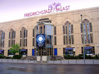 Blick auf den Friedrichstadt Palast in Berlin