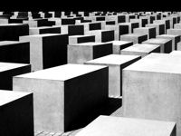 Blick auf das steinerne Holocaust Mahnmal in Berlin